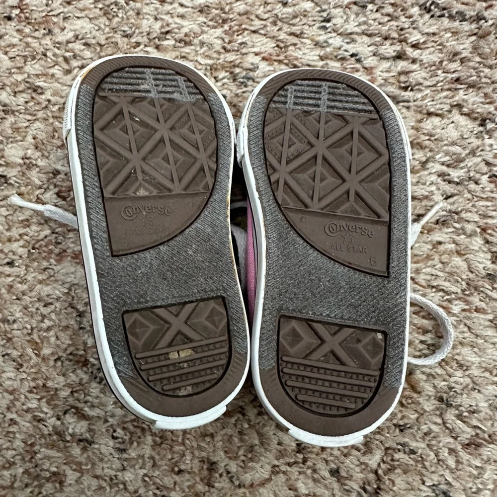 Converse 6c pink shoes
